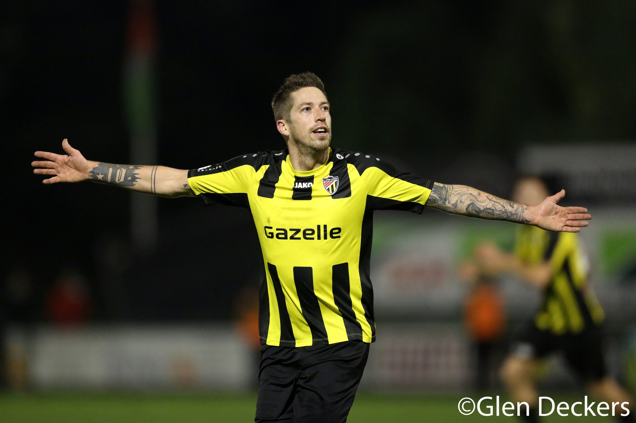 Lyra-Lierse trekt met tien man en een wereldgoal de overwinning over de streep - K. Lyra-Lierse